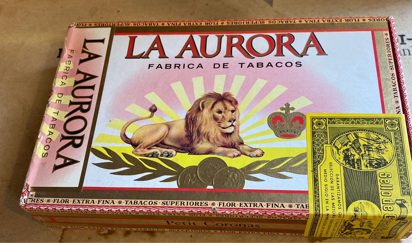 La Aurora Cigar Box