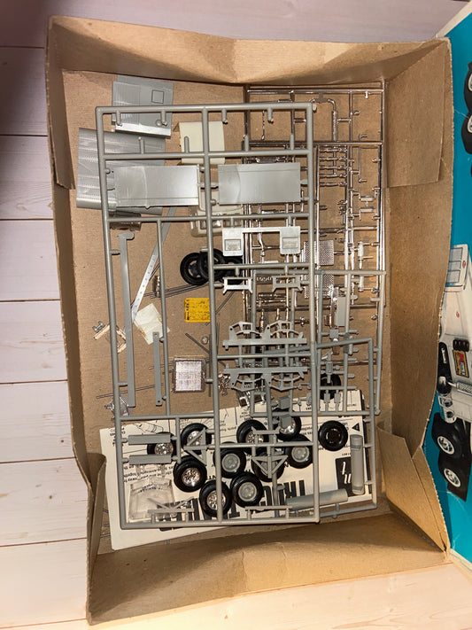 AMT Kmart Truck and Trailer Set Model Kit