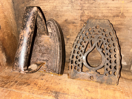 Sad-Iron w/Trivet
