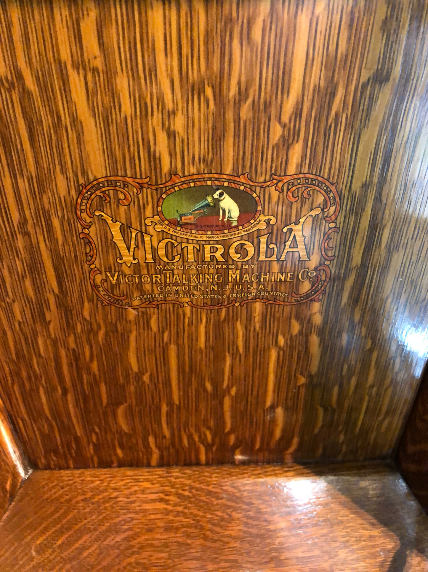 Victor V-VIII Table Top Victrola