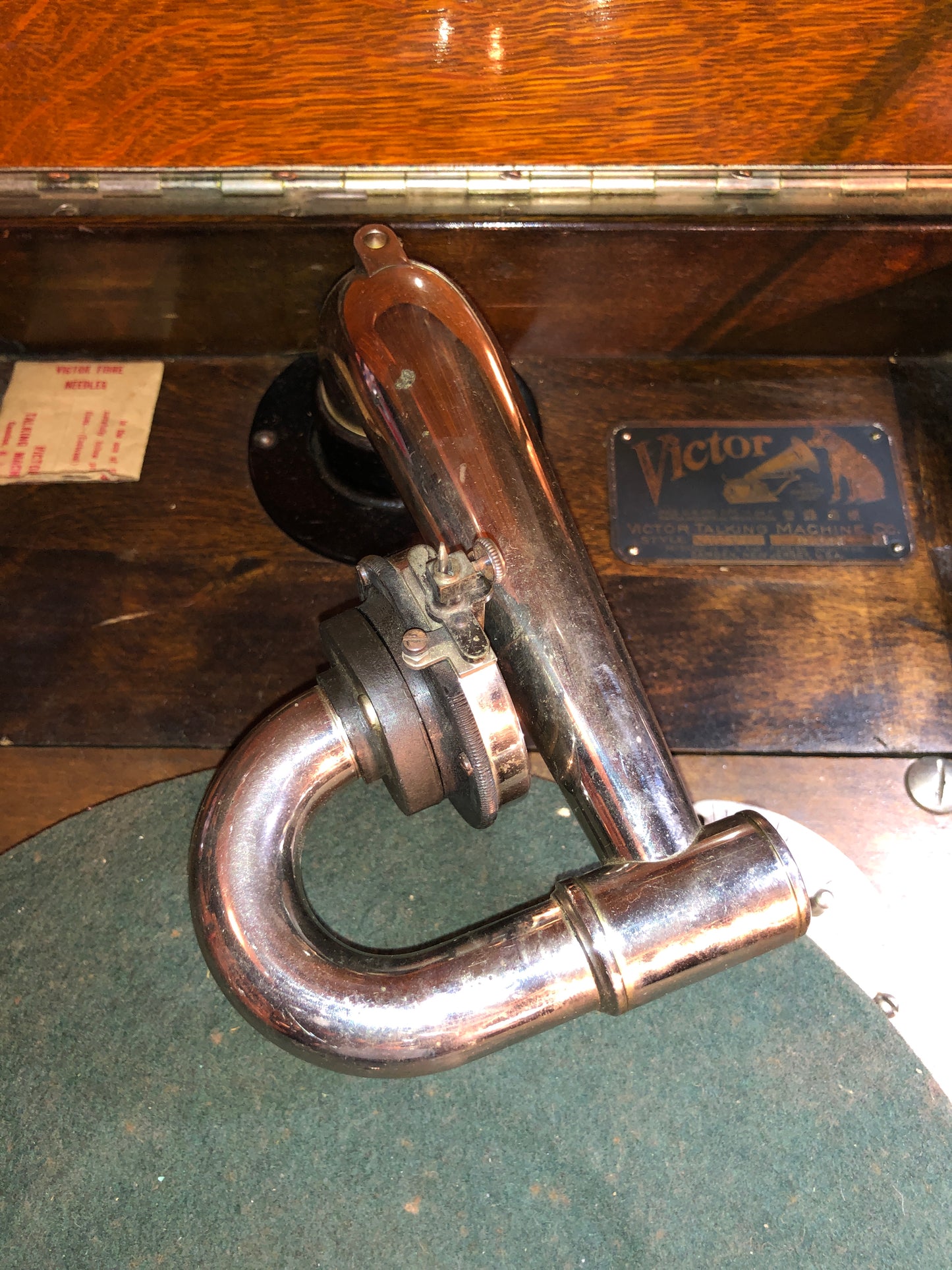 Victor V-VIII Table Top Victrola