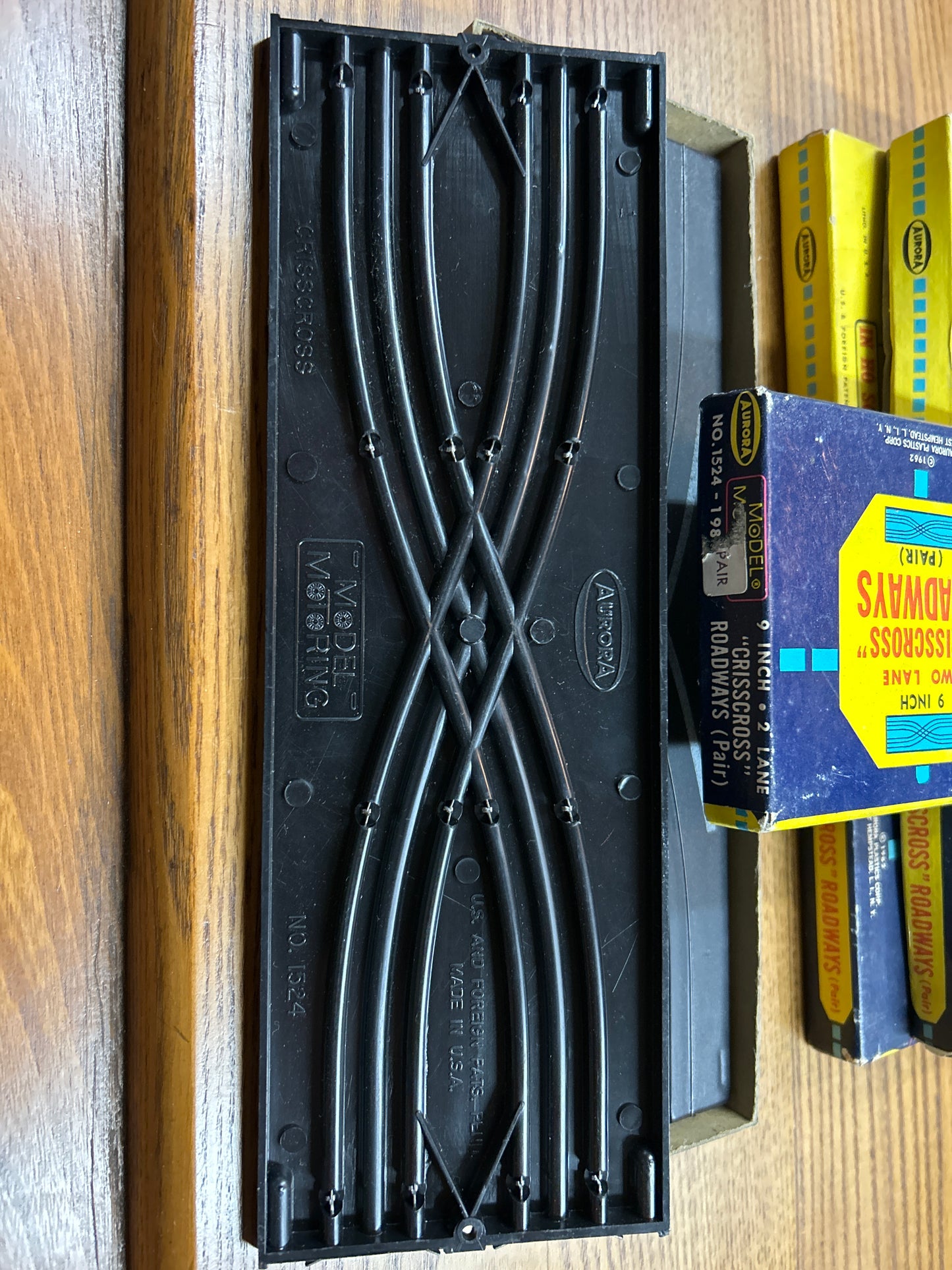 Aurora Model Motoring 9” Criss Cross Roadways