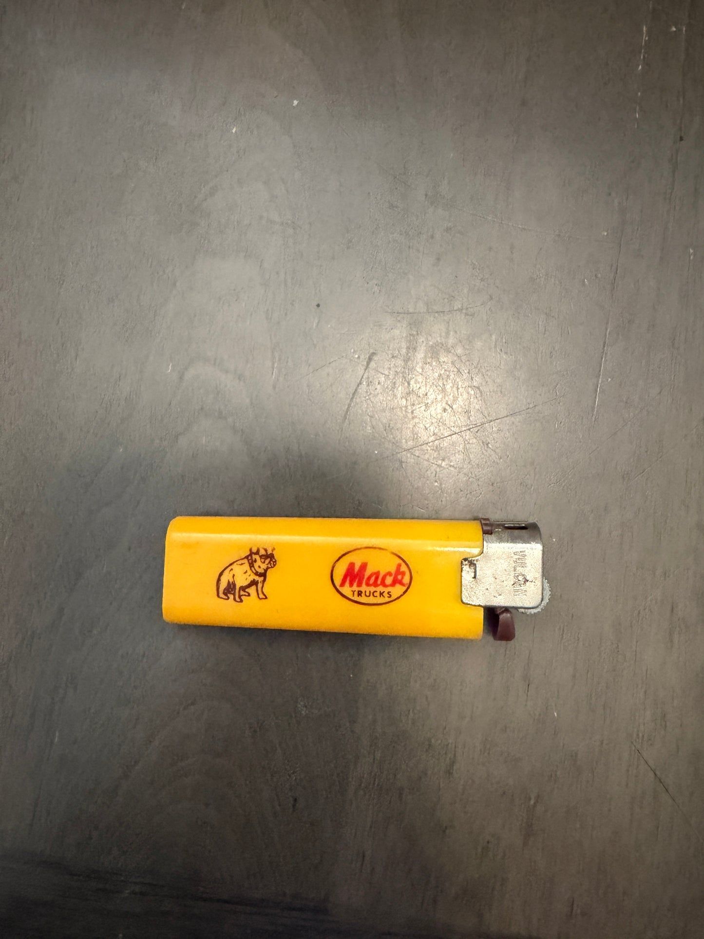 Mac Truck Lighter
