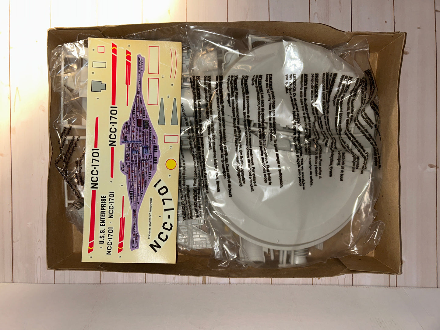 AMT Star Trek Cutaway USS Enterprise Model Kit