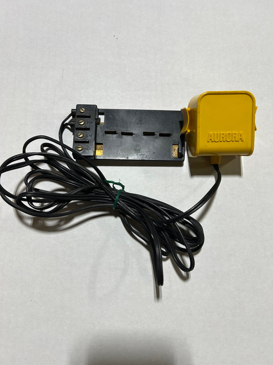 Aurora/AFX Wall Pack “C” #1342-100 Yellow/Blk Cord