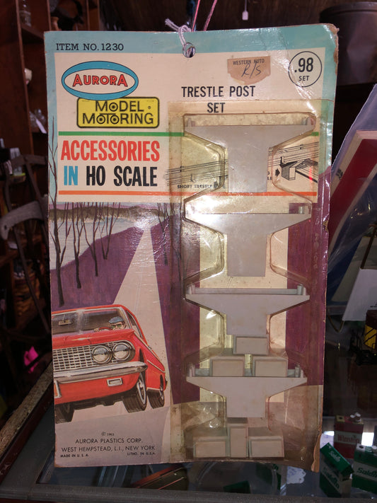 Aurora Model Motoring Trestle Post Set