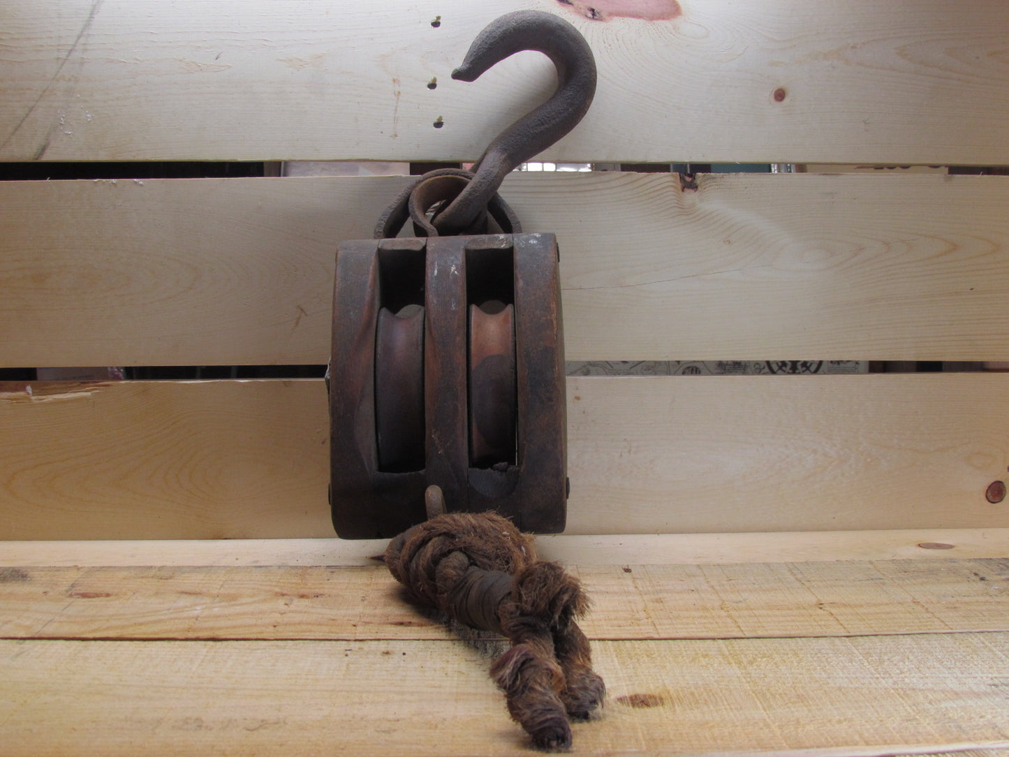 Double Wood Pulley w/Hook